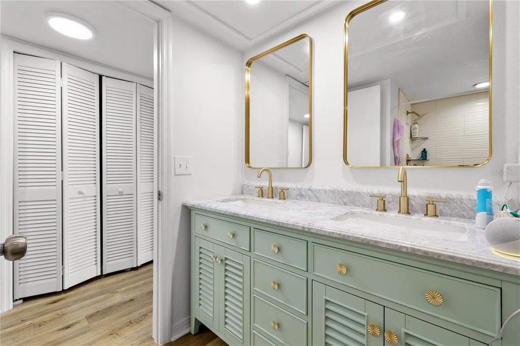 For Sale: $444,500 (3 beds, 3 baths, 1998 Square Feet)