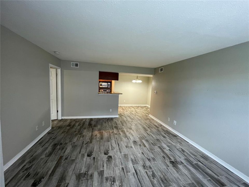 Active With Contract: $1,550 (2 beds, 2 baths, 848 Square Feet)