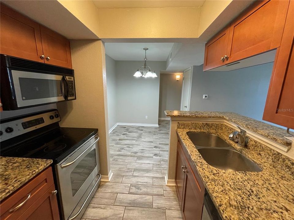 Active With Contract: $1,550 (2 beds, 2 baths, 848 Square Feet)