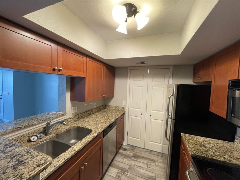 Active With Contract: $1,550 (2 beds, 2 baths, 848 Square Feet)