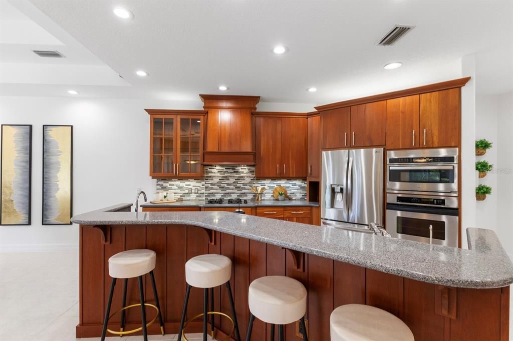 Под контрактом: $995,000 (3 спален, 3 ванн, 2928 Квадратных фут)