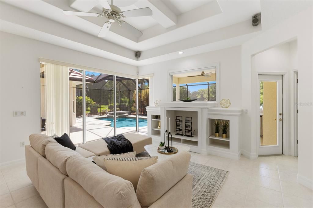 Под контрактом: $995,000 (3 спален, 3 ванн, 2928 Квадратных фут)