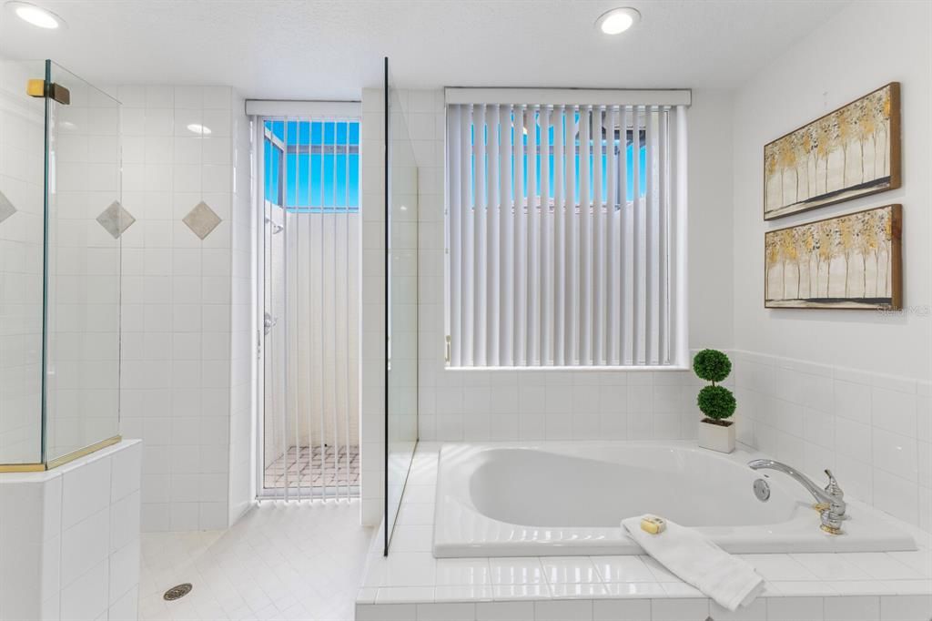 Под контрактом: $995,000 (3 спален, 3 ванн, 2928 Квадратных фут)