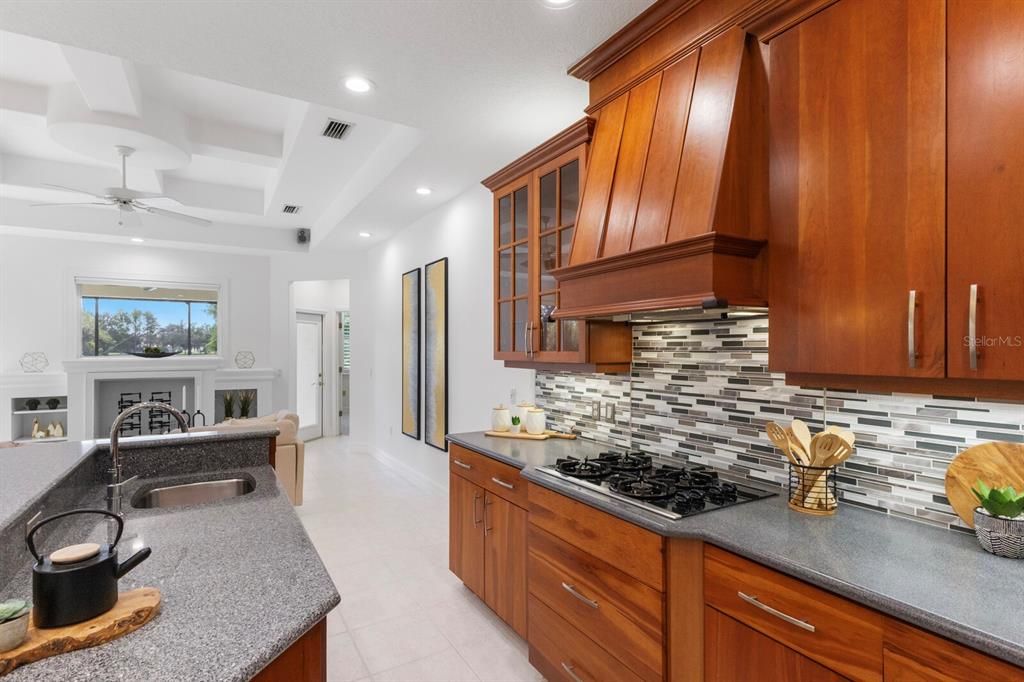 Под контрактом: $995,000 (3 спален, 3 ванн, 2928 Квадратных фут)