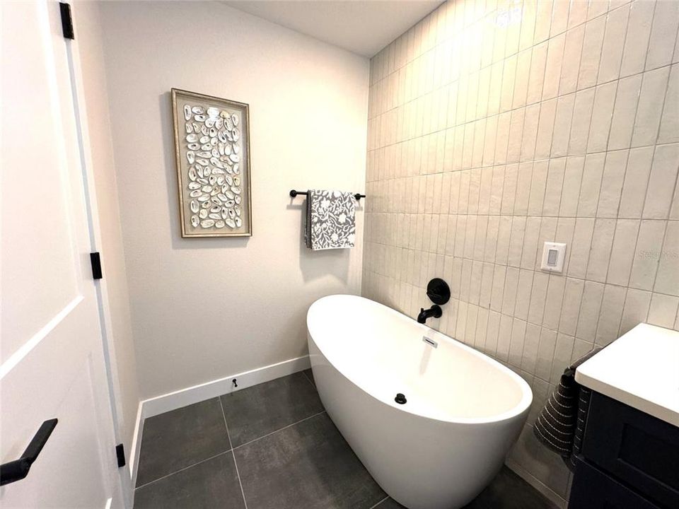 For Rent: $4,000 (2 beds, 2 baths, 1503 Square Feet)