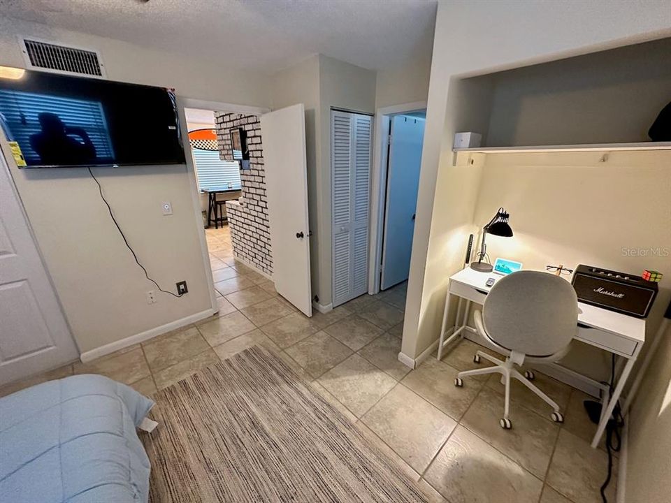 待售: $131,000 (1 贝兹, 1 浴室, 583 平方英尺)