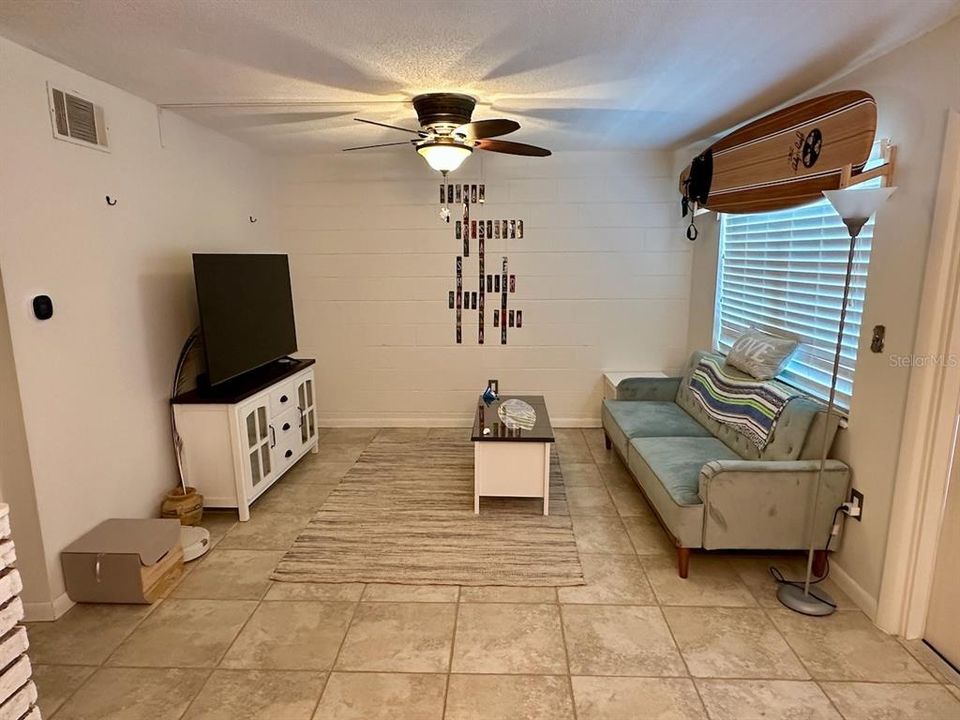 待售: $131,000 (1 贝兹, 1 浴室, 583 平方英尺)