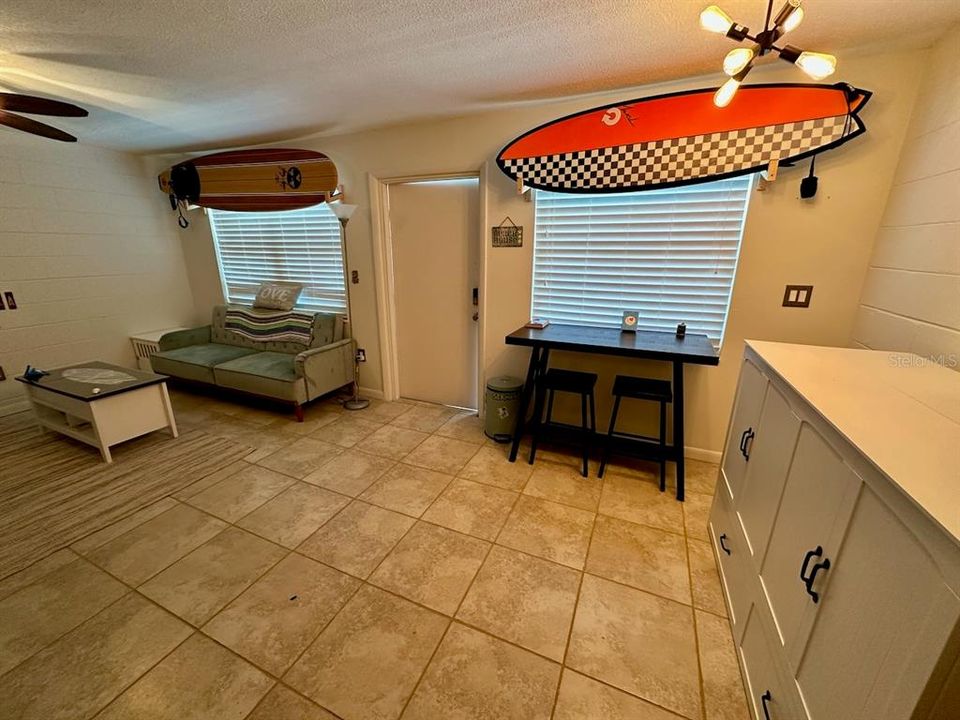 待售: $131,000 (1 贝兹, 1 浴室, 583 平方英尺)