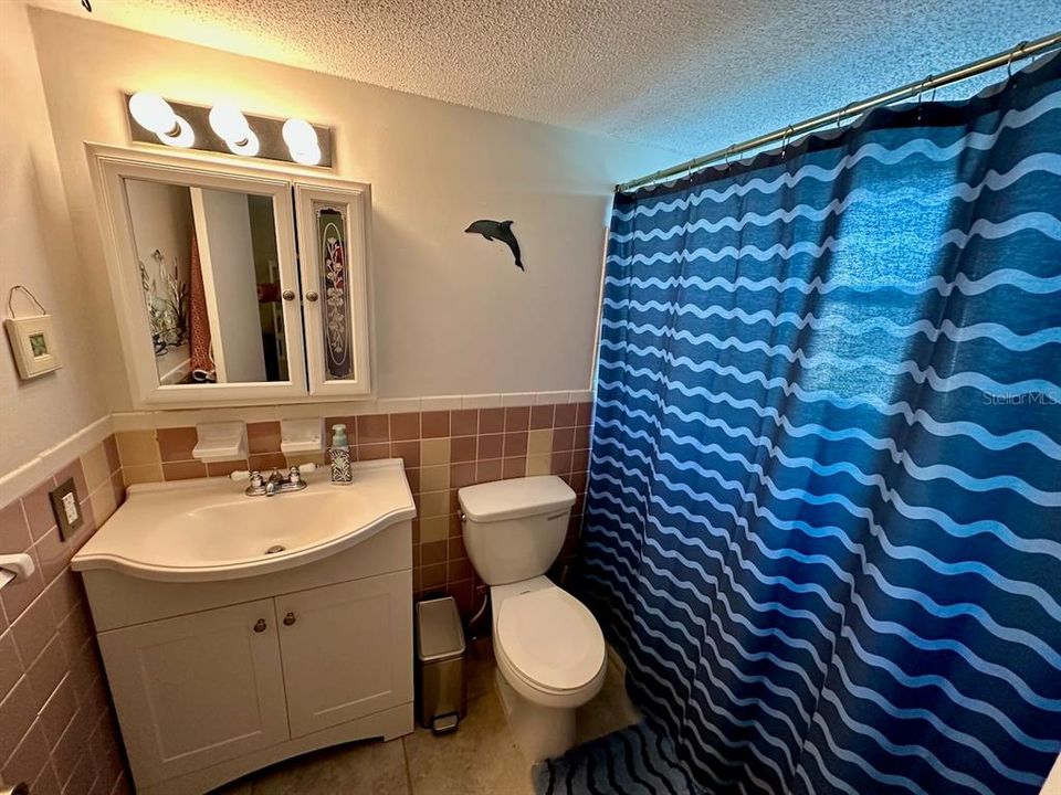 待售: $131,000 (1 贝兹, 1 浴室, 583 平方英尺)