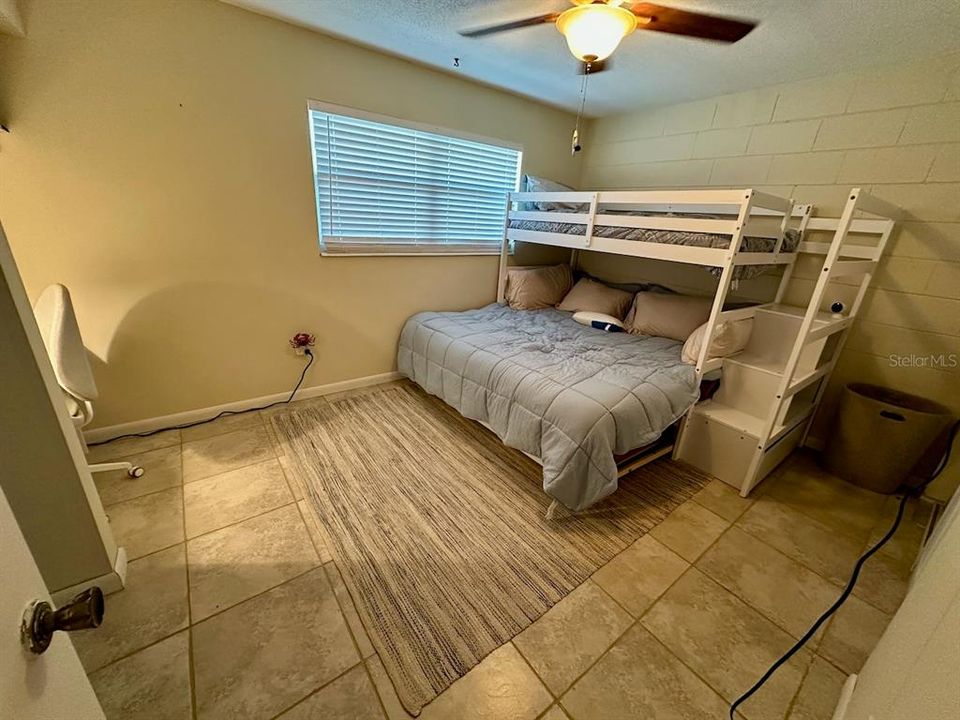 待售: $131,000 (1 贝兹, 1 浴室, 583 平方英尺)