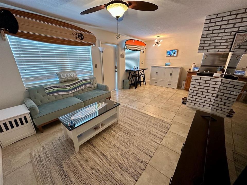 待售: $131,000 (1 贝兹, 1 浴室, 583 平方英尺)