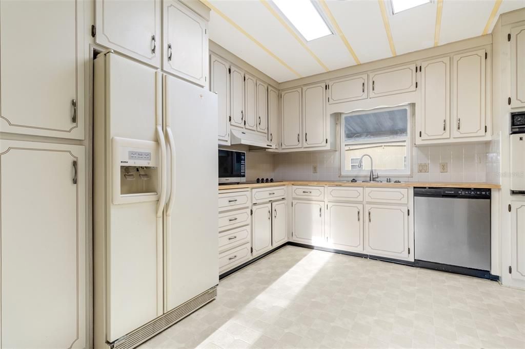 For Sale: $160,000 (2 beds, 2 baths, 1152 Square Feet)