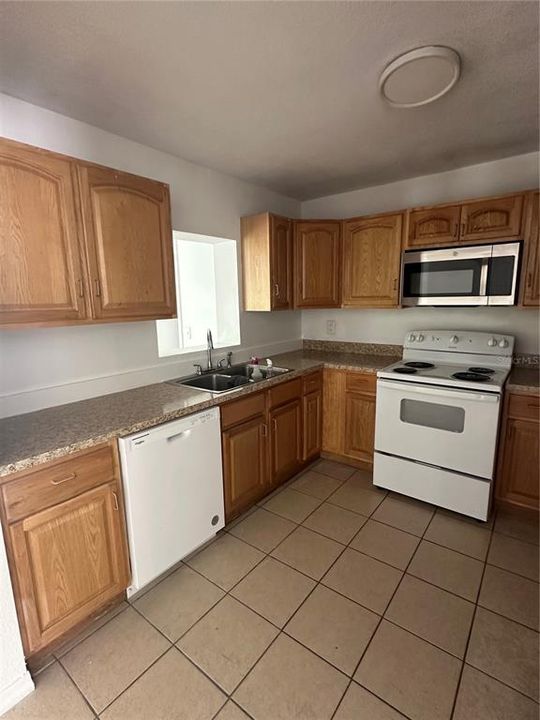 En Venta: $320,000 (5 camas, 2 baños, 1864 Pies cuadrados)