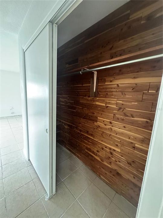 En Venta: $320,000 (5 camas, 2 baños, 1864 Pies cuadrados)