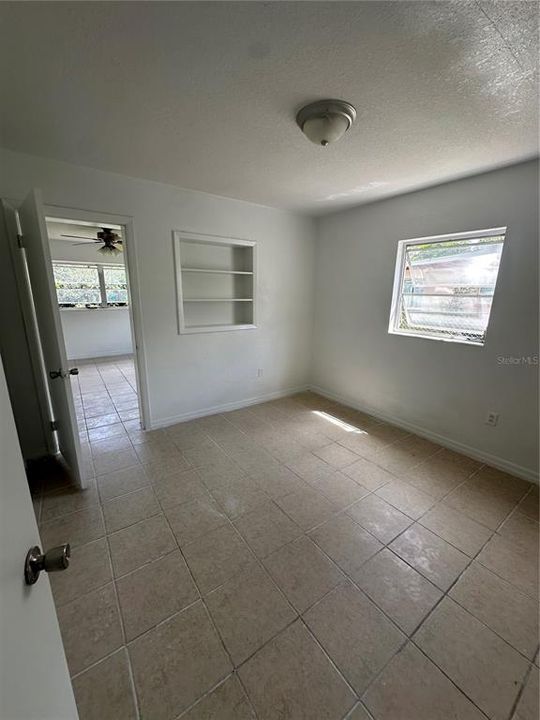 En Venta: $320,000 (5 camas, 2 baños, 1864 Pies cuadrados)