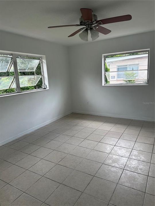 En Venta: $320,000 (5 camas, 2 baños, 1864 Pies cuadrados)