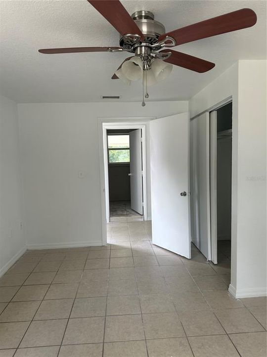 En Venta: $320,000 (5 camas, 2 baños, 1864 Pies cuadrados)