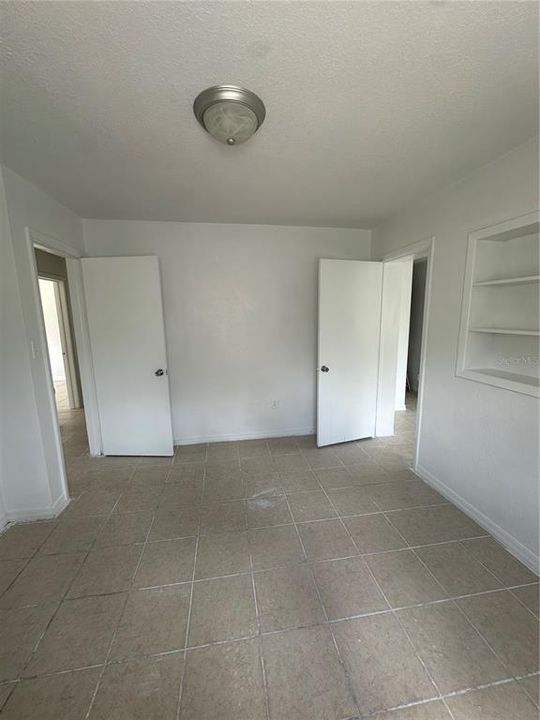 En Venta: $320,000 (5 camas, 2 baños, 1864 Pies cuadrados)