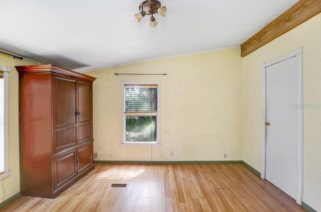 Active With Contract: $160,000 (2 beds, 2 baths, 1225 Square Feet)