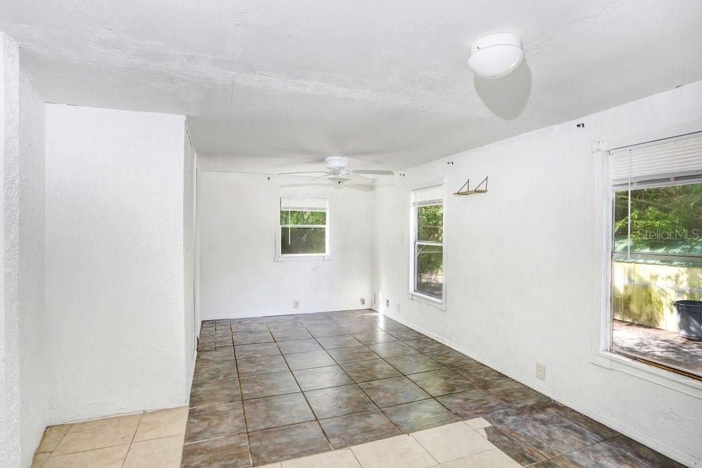 Active With Contract: $160,000 (2 beds, 2 baths, 1225 Square Feet)