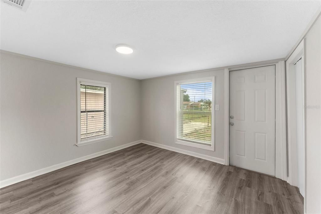 待售: $189,900 (2 贝兹, 1 浴室, 864 平方英尺)