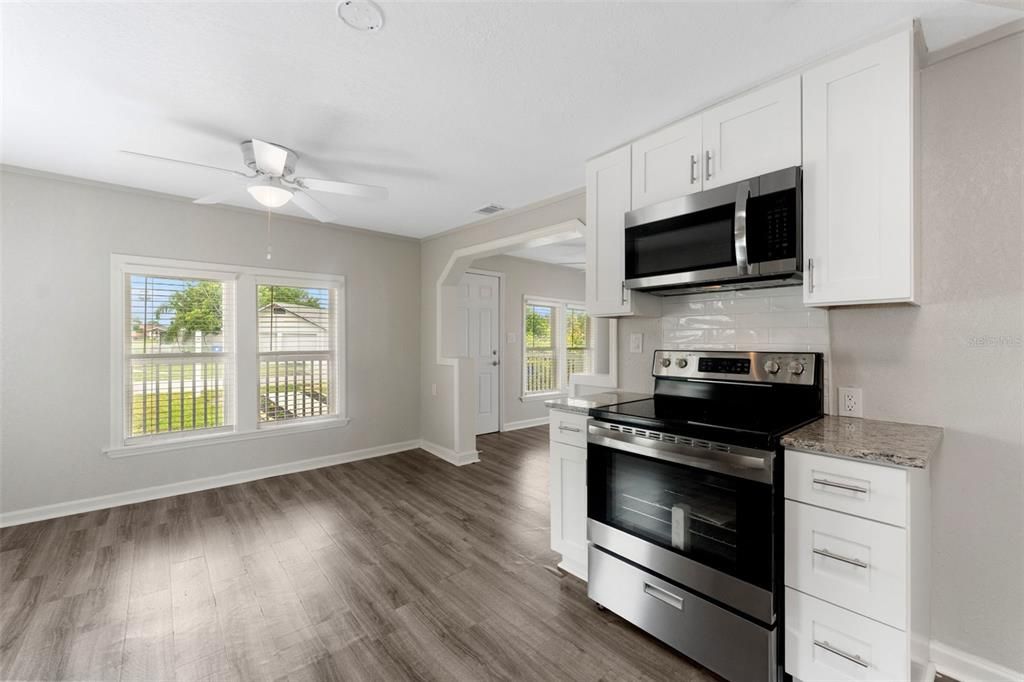 待售: $189,900 (2 贝兹, 1 浴室, 864 平方英尺)