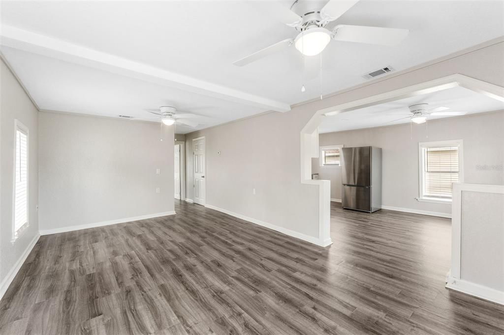 待售: $189,900 (2 贝兹, 1 浴室, 864 平方英尺)