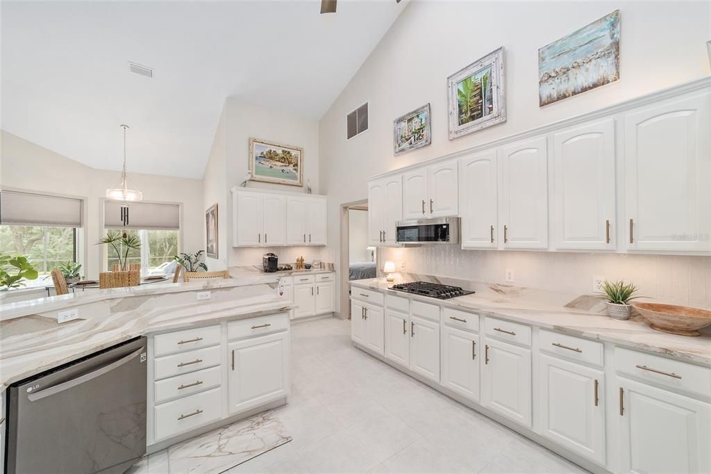 Под контрактом: $687,000 (4 спален, 3 ванн, 2486 Квадратных фут)