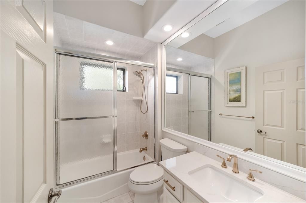 Под контрактом: $687,000 (4 спален, 3 ванн, 2486 Квадратных фут)