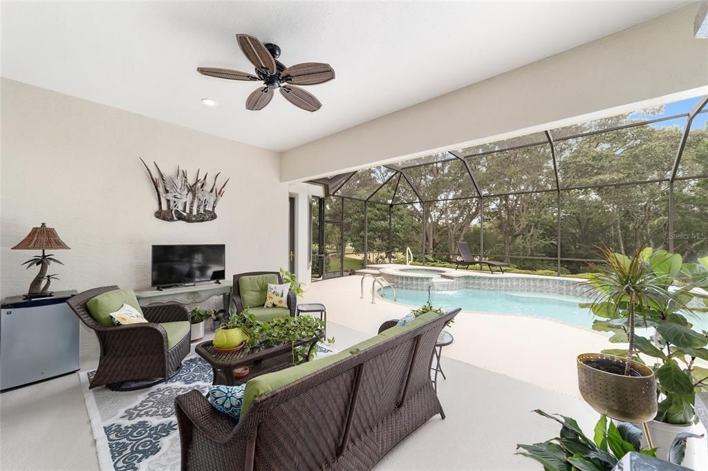 Под контрактом: $687,000 (4 спален, 3 ванн, 2486 Квадратных фут)