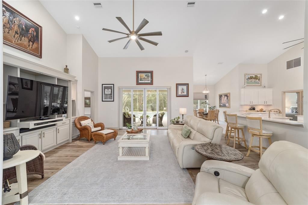 Под контрактом: $687,000 (4 спален, 3 ванн, 2486 Квадратных фут)