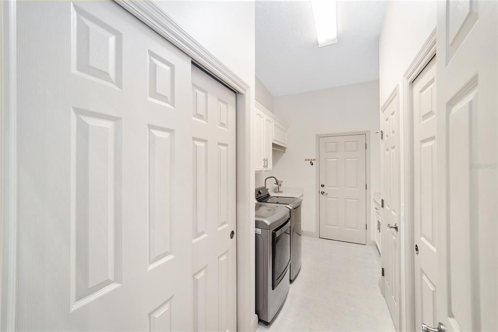 Под контрактом: $687,000 (4 спален, 3 ванн, 2486 Квадратных фут)