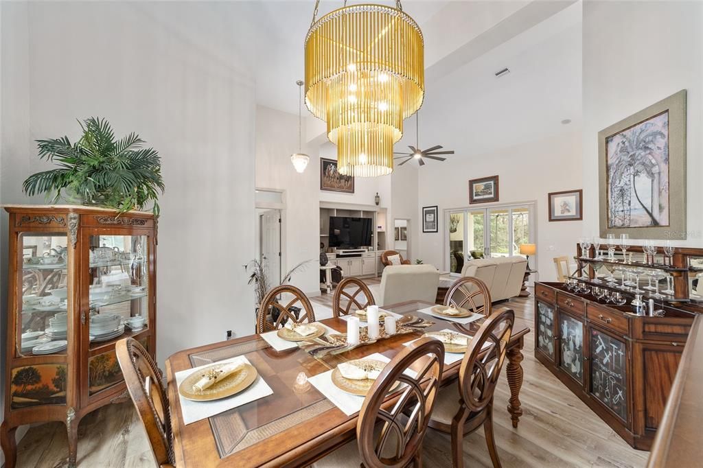 Под контрактом: $687,000 (4 спален, 3 ванн, 2486 Квадратных фут)