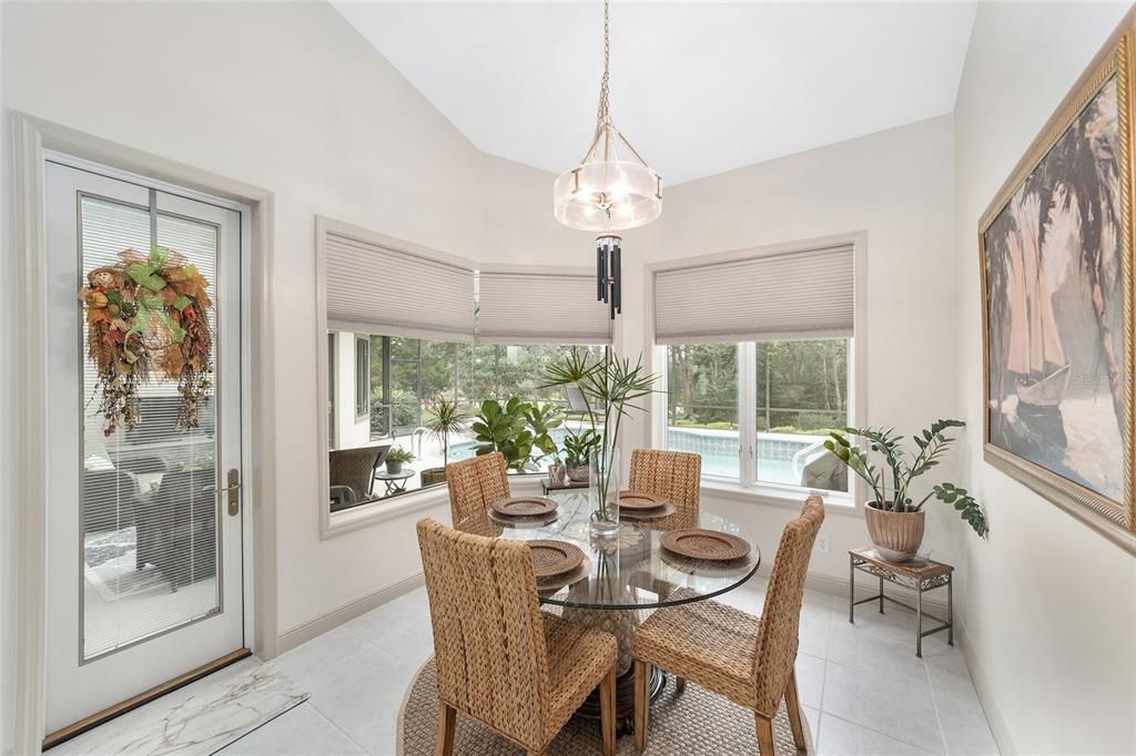 Под контрактом: $687,000 (4 спален, 3 ванн, 2486 Квадратных фут)