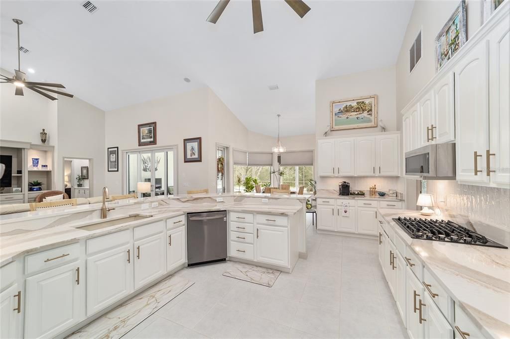 Под контрактом: $687,000 (4 спален, 3 ванн, 2486 Квадратных фут)