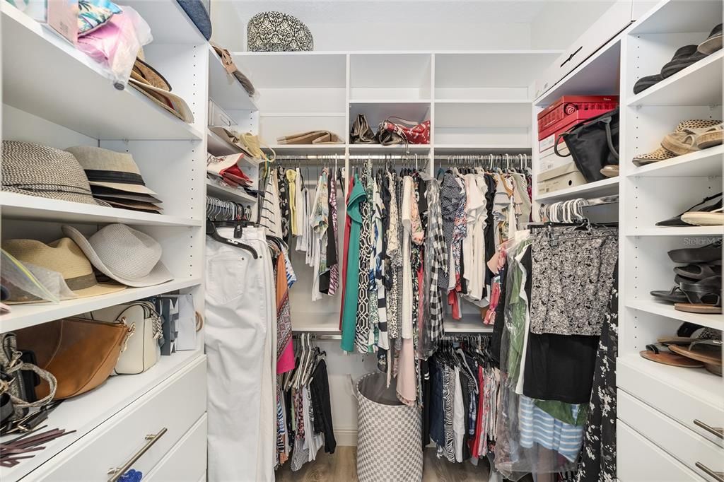 Под контрактом: $687,000 (4 спален, 3 ванн, 2486 Квадратных фут)