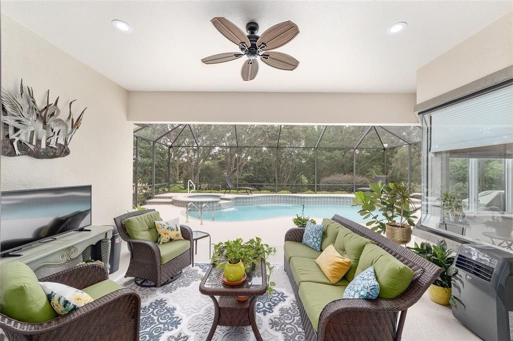 Под контрактом: $687,000 (4 спален, 3 ванн, 2486 Квадратных фут)