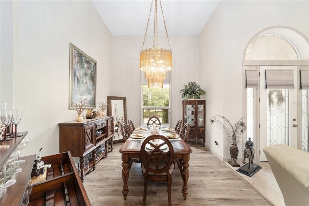 Под контрактом: $687,000 (4 спален, 3 ванн, 2486 Квадратных фут)