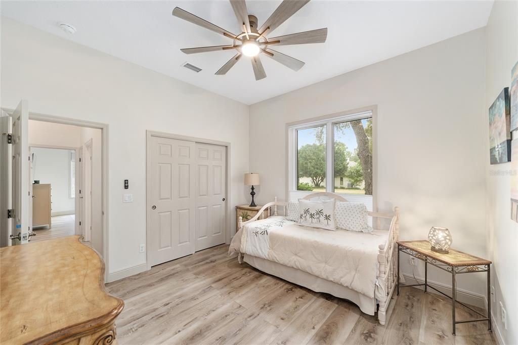 Под контрактом: $687,000 (4 спален, 3 ванн, 2486 Квадратных фут)