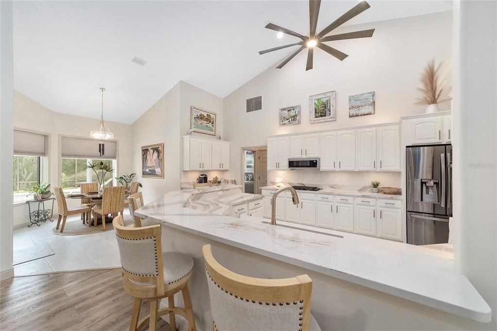 Под контрактом: $687,000 (4 спален, 3 ванн, 2486 Квадратных фут)