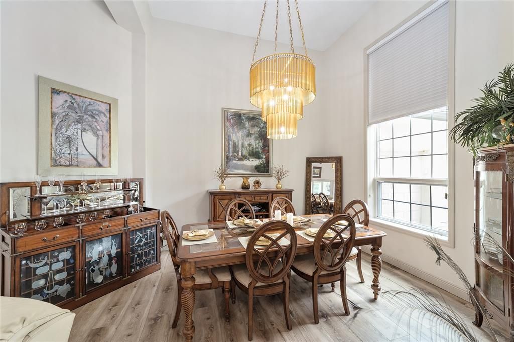 Под контрактом: $687,000 (4 спален, 3 ванн, 2486 Квадратных фут)