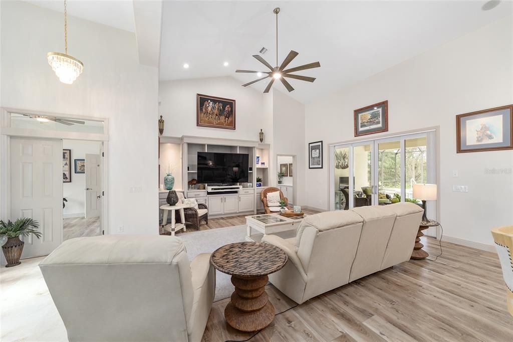 Под контрактом: $687,000 (4 спален, 3 ванн, 2486 Квадратных фут)