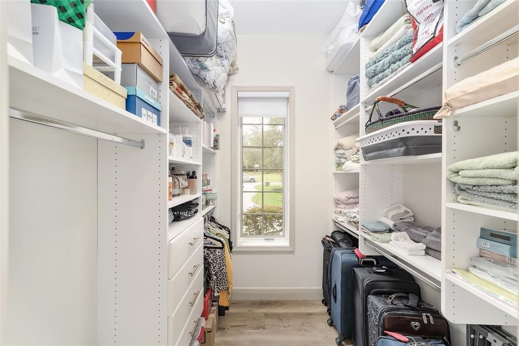 Под контрактом: $687,000 (4 спален, 3 ванн, 2486 Квадратных фут)