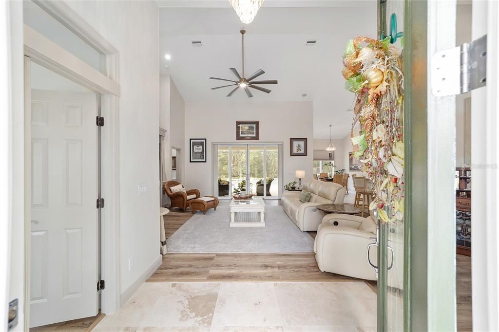 Под контрактом: $687,000 (4 спален, 3 ванн, 2486 Квадратных фут)