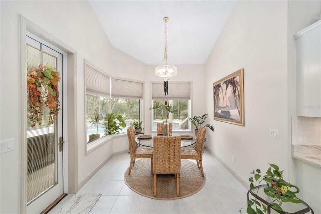 Под контрактом: $687,000 (4 спален, 3 ванн, 2486 Квадратных фут)