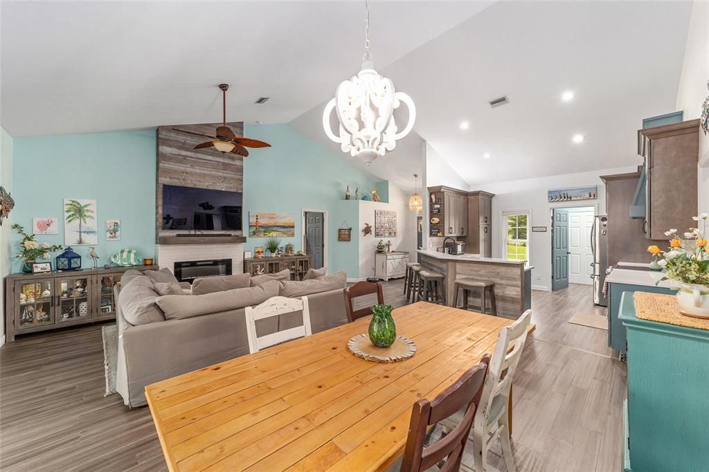 待售: $348,000 (3 贝兹, 2 浴室, 1584 平方英尺)