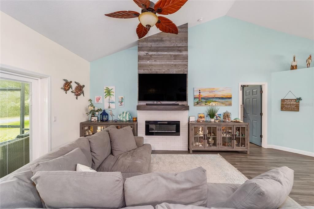 待售: $348,000 (3 贝兹, 2 浴室, 1584 平方英尺)