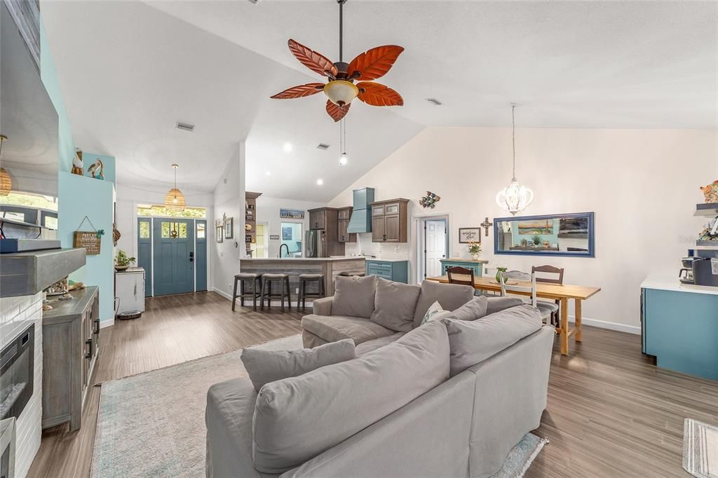 待售: $348,000 (3 贝兹, 2 浴室, 1584 平方英尺)