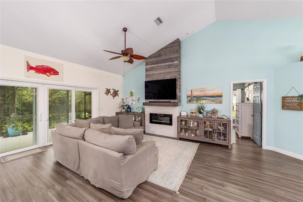 待售: $348,000 (3 贝兹, 2 浴室, 1584 平方英尺)