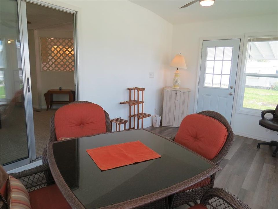 待售: $125,000 (2 贝兹, 2 浴室, 960 平方英尺)